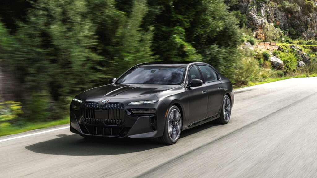 bmw-7-series-2000-discount-vs-genesis-g90-luxury-sedan-market (2)