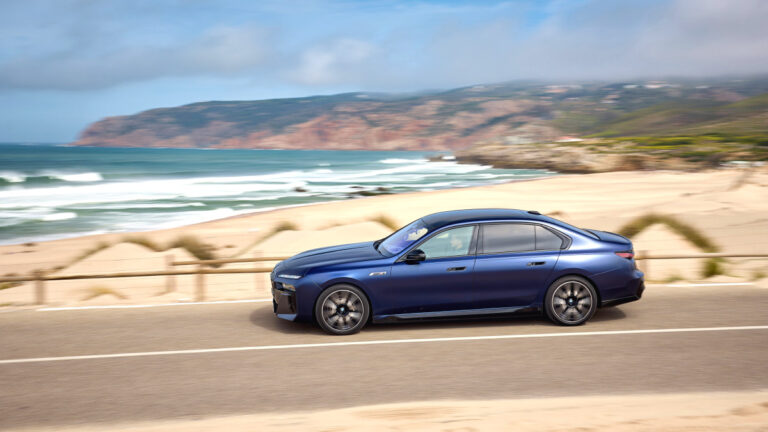 bmw-7series-luxury-sedan-sales-number-one-power-of-choice (1)