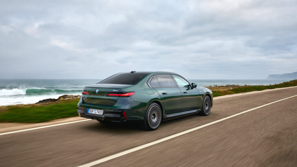 bmw-7series-luxury-sedan-sales-number-one-power-of-choice (6)