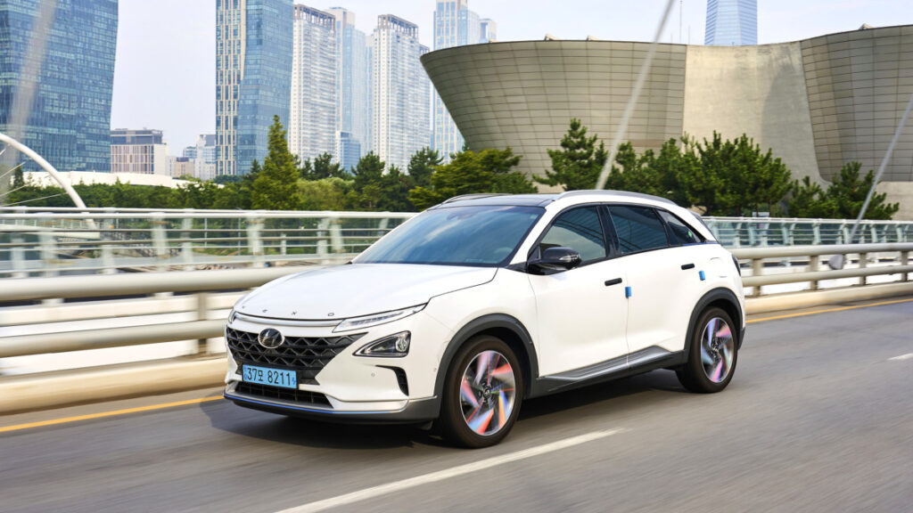 eco-used-car-demand-surge-tesla-ioniq-2026 (2)