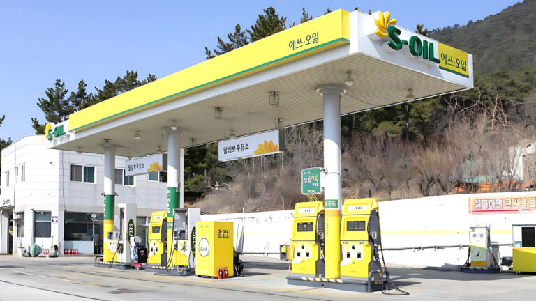 electric-vehicle-sales-surge-170-percent-high-oil-prices (1)