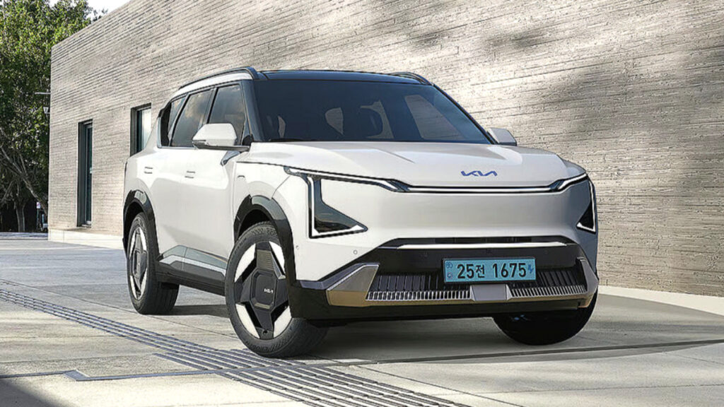 electric-vehicle-sales-surge-170-percent-high-oil-prices (3)