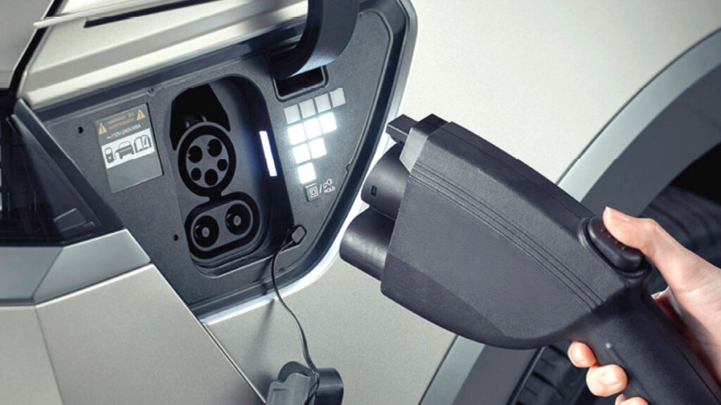 electric-vehicle-sales-surge-170-percent-high-oil-prices (5)