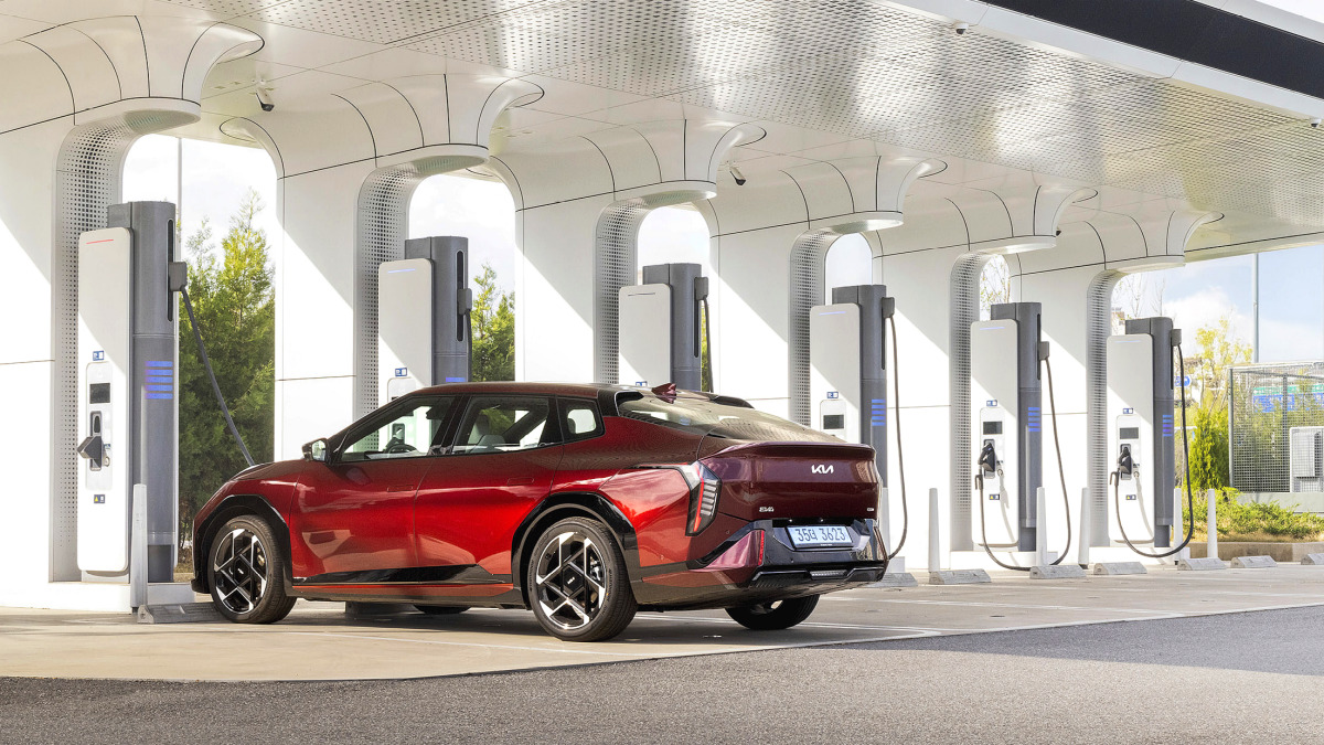 ev-subsidy-cut-2026-safety-regulation (1)