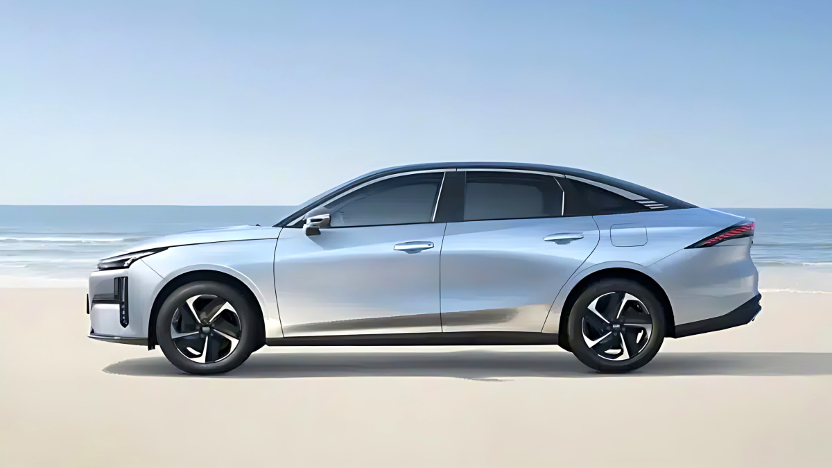 geely-galaxy-l6-emi-phev-sedan-1729-man-won-2000km (1)