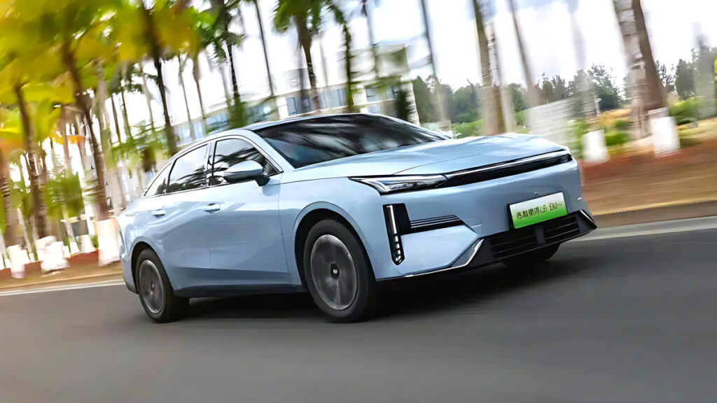 geely-galaxy-l6-emi-phev-sedan-1729-man-won-2000km (2)