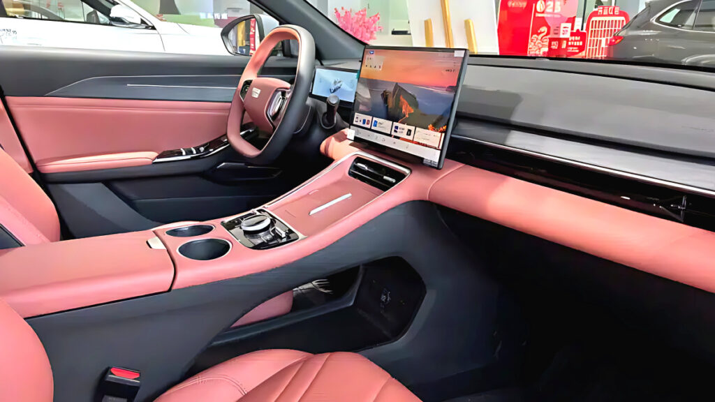 geely-galaxy-l6-emi-phev-sedan-1729-man-won-2000km (4)