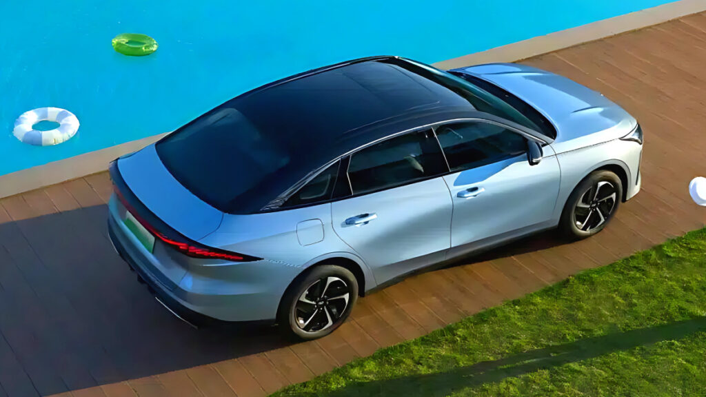 geely-galaxy-l6-emi-phev-sedan-1729-man-won-2000km (5)