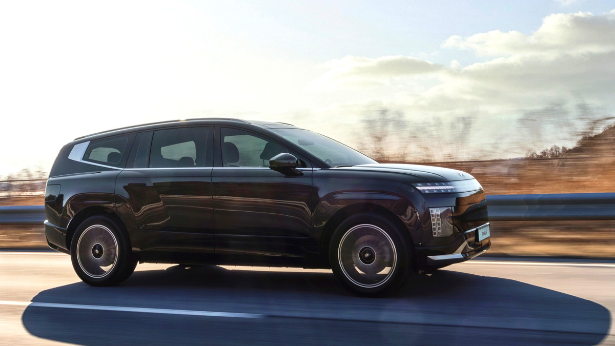 hyundai-ioniq-9-triple-crown-ev-promotion (1)