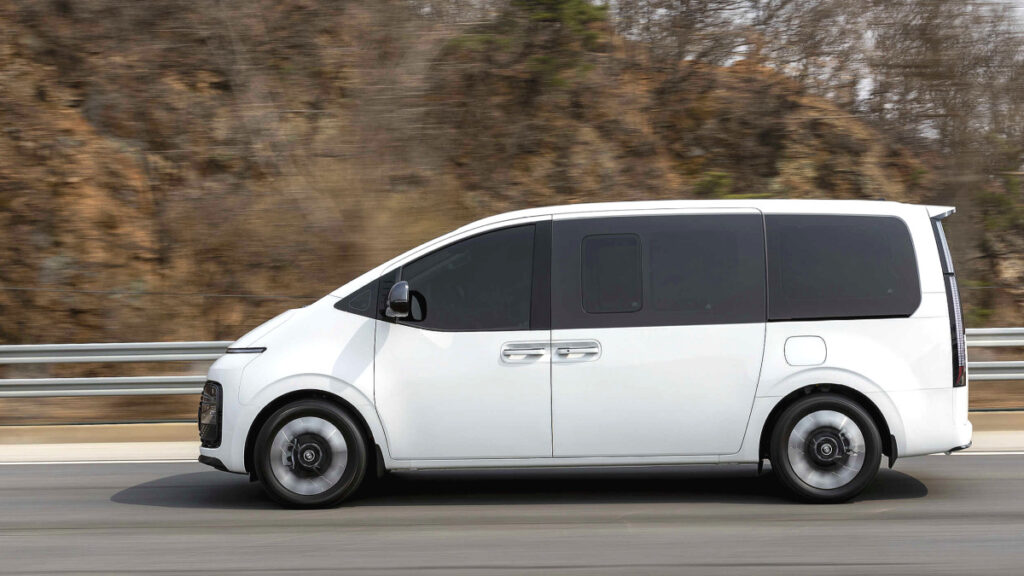 hyundai-staria-spring-promotion-360-million-won-discount (3)