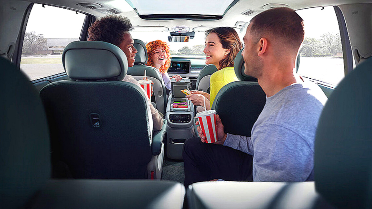 ioniq9-family-car-market-disruption-vs-carnival (1)