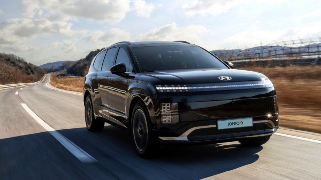 ioniq9-family-car-market-disruption-vs-carnival (2)