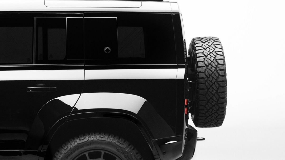 land-rover-defender-octa-black-launch-2026 (1)
