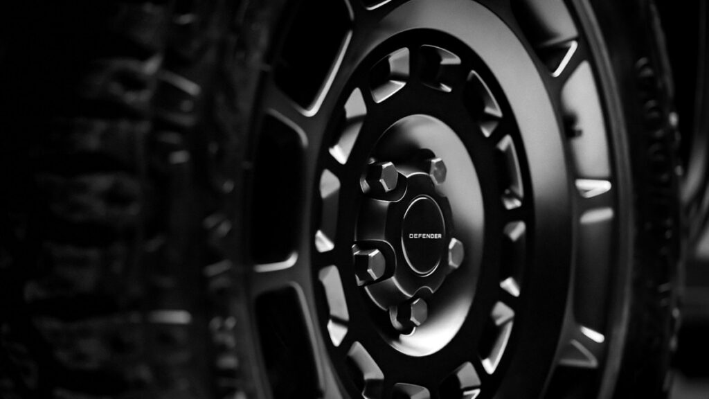 land-rover-defender-octa-black-launch-2026 (3)