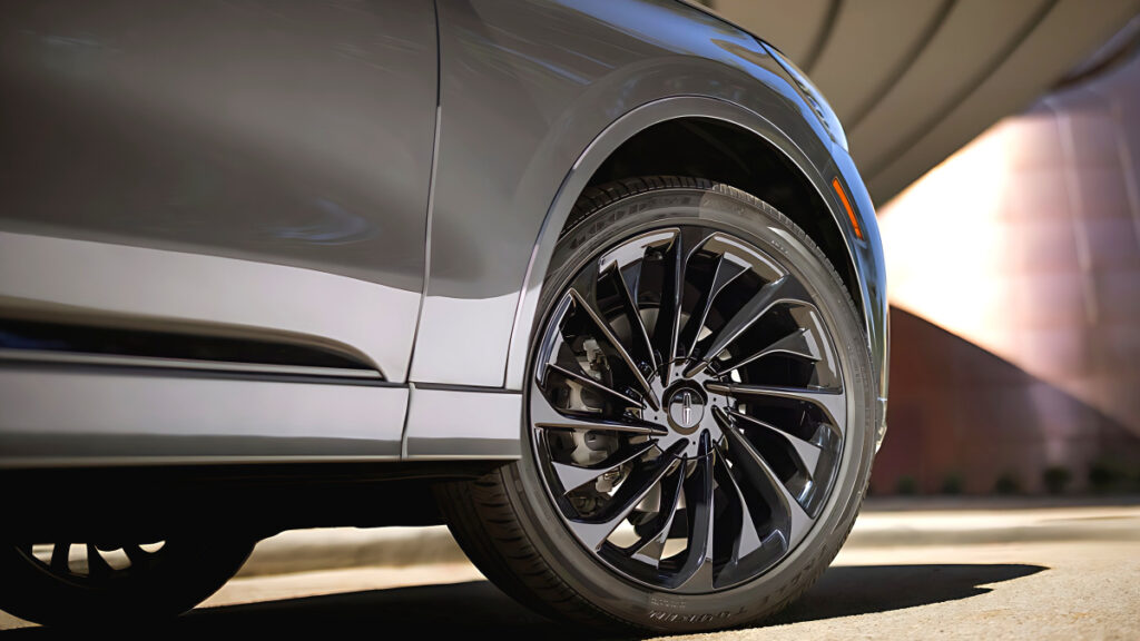 lincoln-aviator-owner-rating-9-2-air-suspension-vs-gv80 (1)