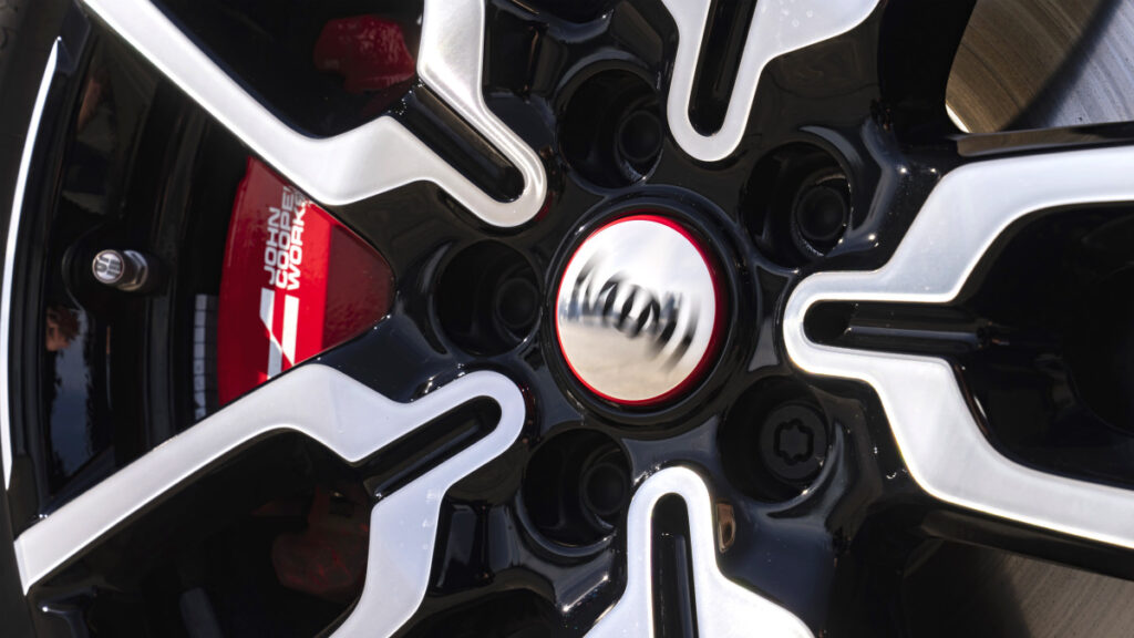 mini-1965-victory-edition-korea-launch-75-units (3)