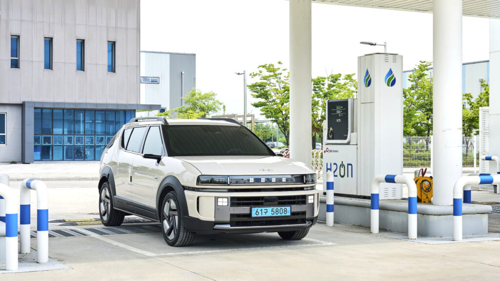nexo-2nd-generation-hydrogen-car-infrastructure-crisis (3)