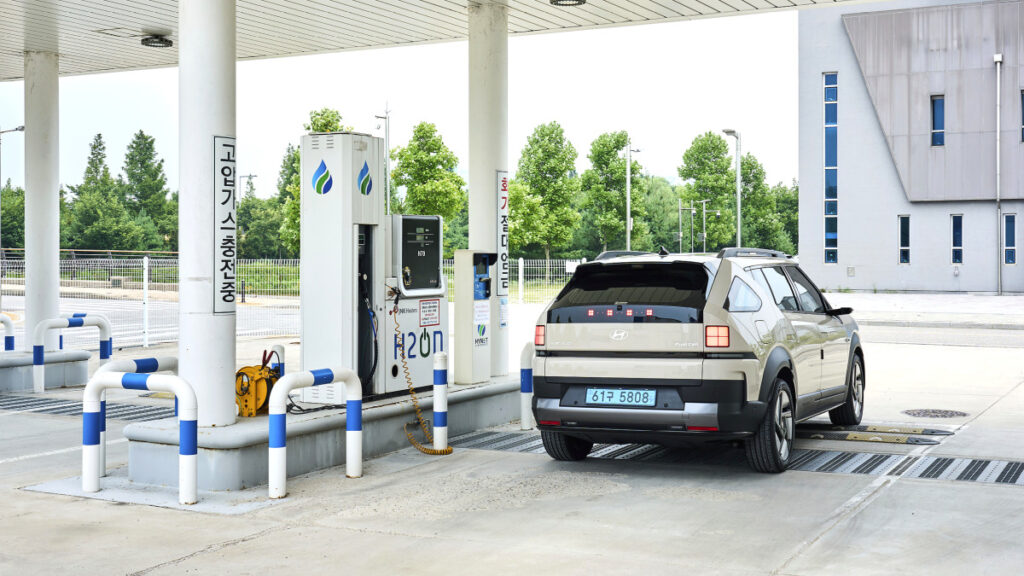 nexo-2nd-generation-hydrogen-car-infrastructure-crisis (6)