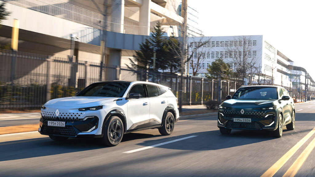 renault-filante-hybrid-etech-owner-rating-9-8-suv-market (2)