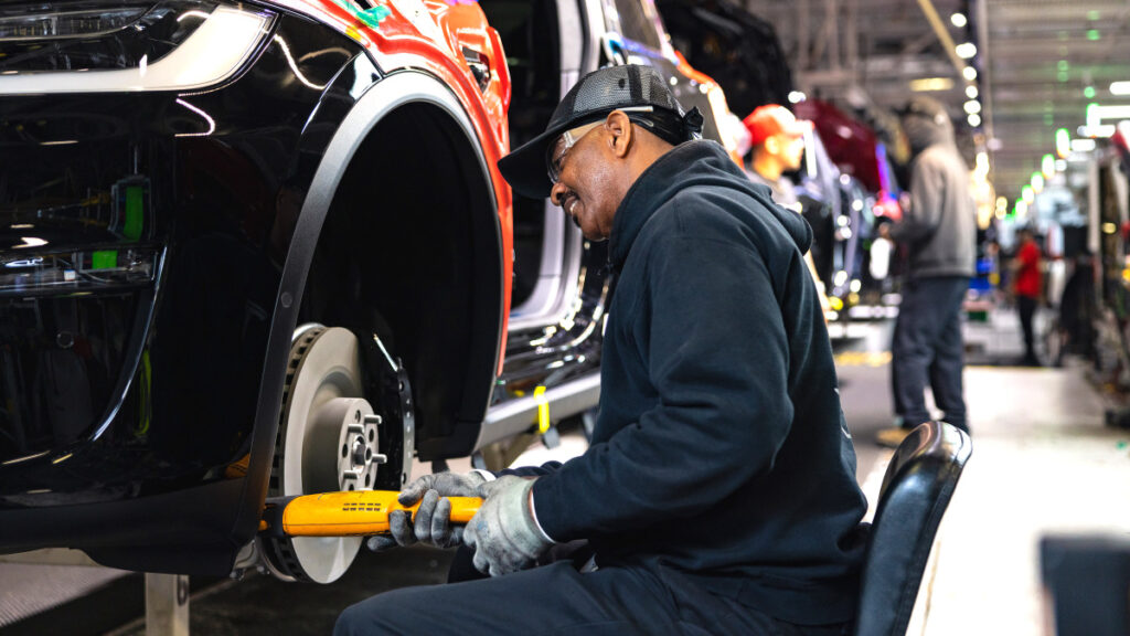 tesla-leads-ev-supply-chain-sustainability-toyota-honda-lag (1)