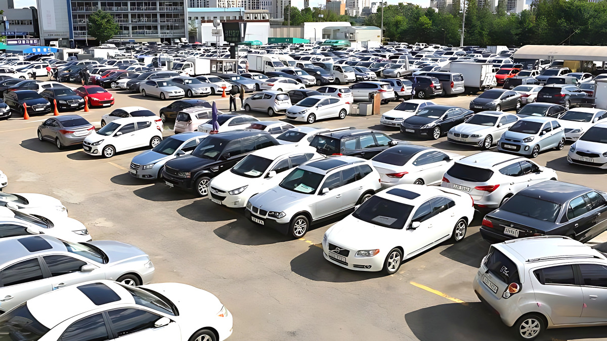 used-ev-hybrid-search-surge-oil-price-hike-2026 (1)