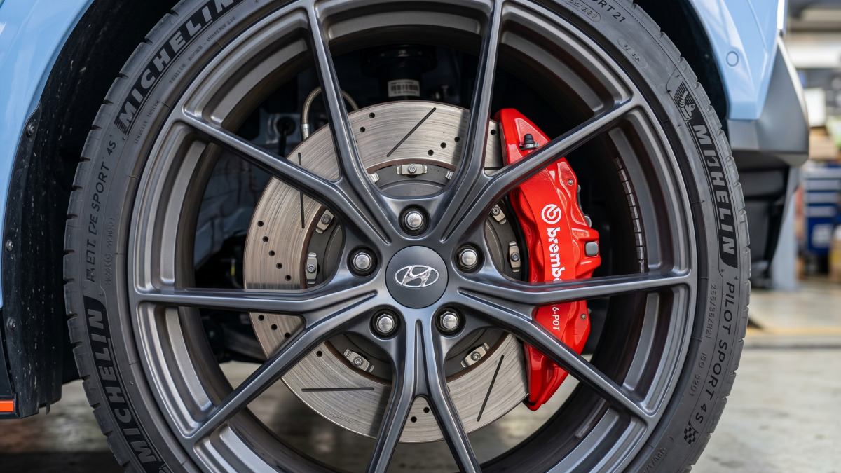 car-brake-pad-replacement-signs-cost-guide (1)