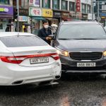 비 오는 도로 접촉사고 장면