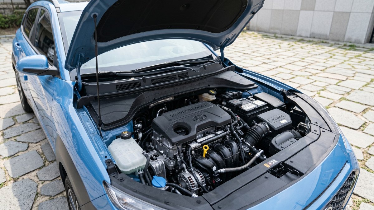 자동차 엔진룸 클로즈업