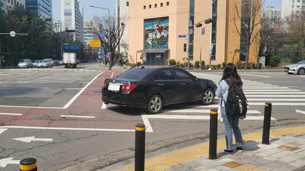 우회전 후 두 번째 횡단보도