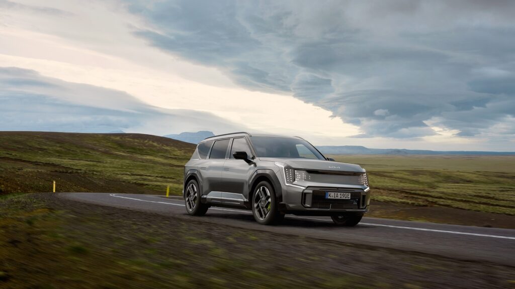 kia-ev9-global-awards-relay-autobildbolvo-iihs-euroncap (4)